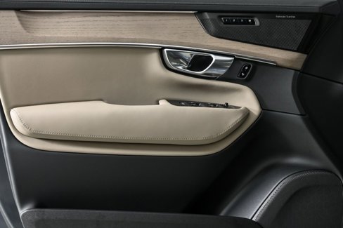 New 2026 Volvo XC90 B6 Plus w/ Protection Package Premier image 6