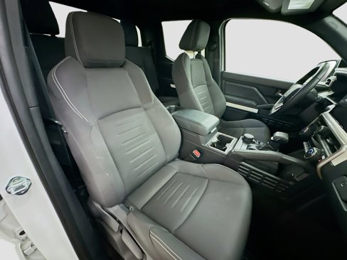 Used 2024 Toyota Tacoma TRD Off-Road image 32