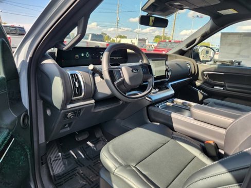 New 2025 Ford Expedition Platinum image 2