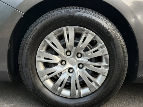 Used 2013 Toyota Camry LE image 21