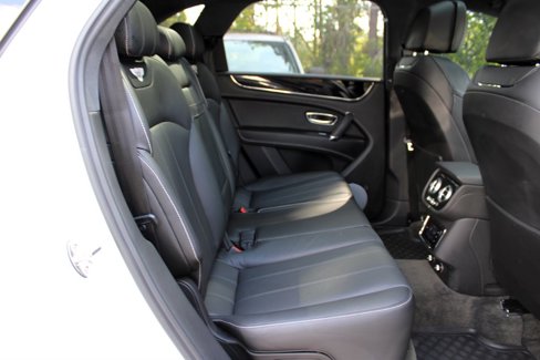 Used 2018 Bentley Bentayga image 35