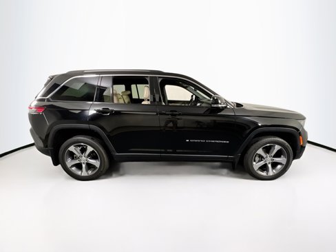 Used 2023 Jeep Grand Cherokee Limited w/ MOPAR Finishing Package image 4