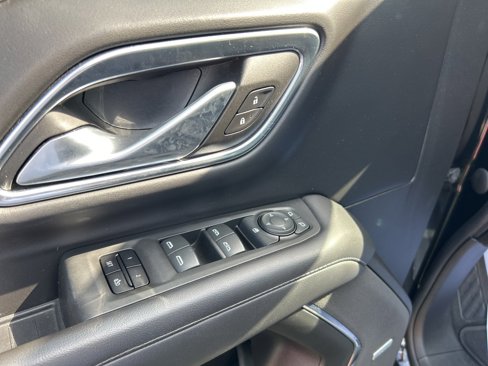 Used 2022 Chevrolet Suburban Z71 image 19