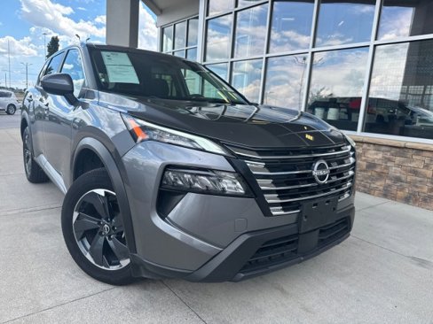 Used 2024 Nissan Rogue SV image 2