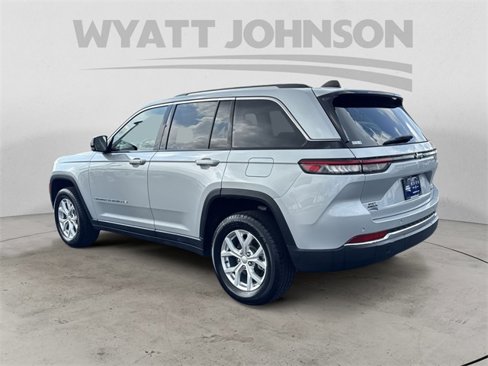 Used 2023 Jeep Grand Cherokee Limited image 3