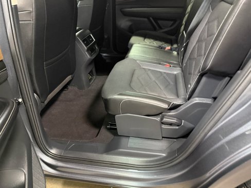 Used 2025 Volkswagen Atlas SE image 47