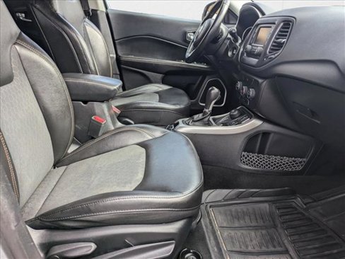 Used 2018 Jeep Compass Latitude image 18