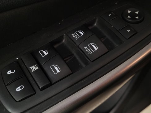 Used 2019 Jeep Cherokee Limited image 27