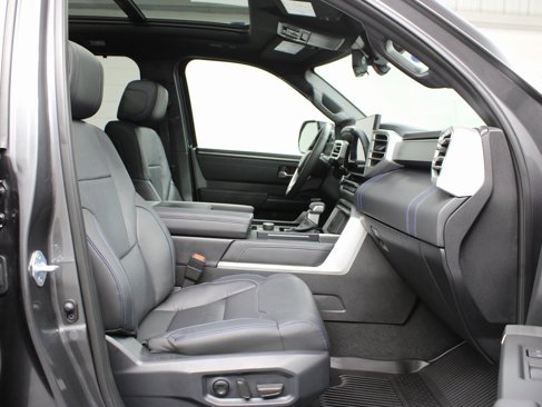 Used 2025 Toyota Sequoia Platinum image 30