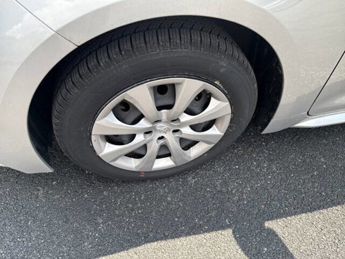 Used 2022 Toyota Corolla LE image 3