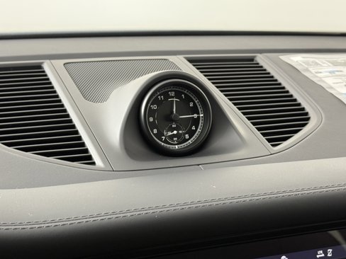 Certified 2025 Porsche Macan image 25