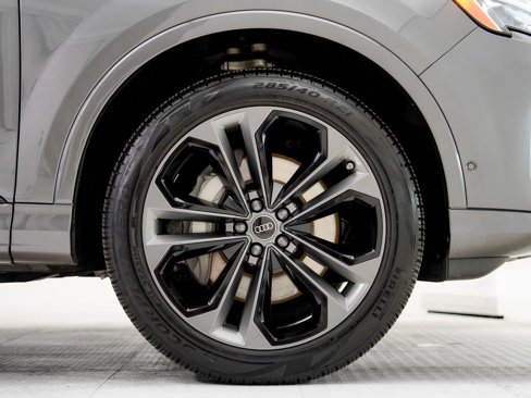 Certified 2025 Audi Q7 3.0T Prestige image 28
