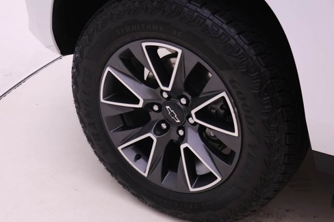 Used 2023 Chevrolet Suburban Z71 w/ Luxury Package image 20