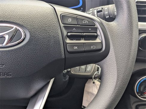 Used 2025 Hyundai Venue SE image 17