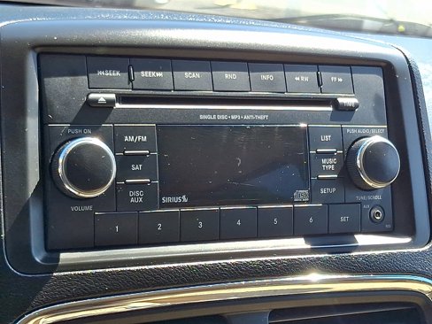 Used 2016 Dodge Grand Caravan SXT image 19