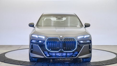 New 2026 BMW 740i w/ Premium Package image 7