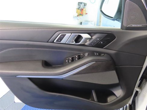 Used 2024 BMW X5 sDrive40i w/ Premium Package image 16