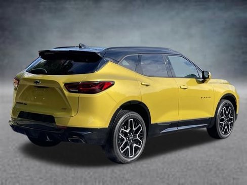 Used 2023 Chevrolet Blazer RS w/ Driver Confidence II Package image 3