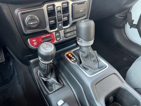 Used 2025 Jeep Wrangler Unlimited Rubicon image 41
