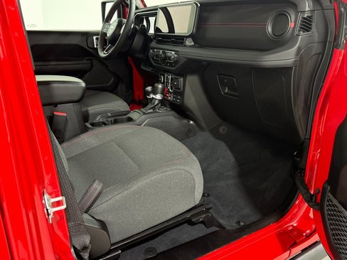 Used 2024 Jeep Wrangler Unlimited Rubicon w/ Technology Group image 21