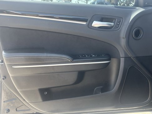 Used 2023 Chrysler 300 C image 12