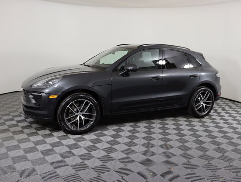 Used 2025 Porsche Macan image 2