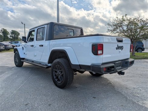 Used 2024 Jeep Gladiator Sport image 5