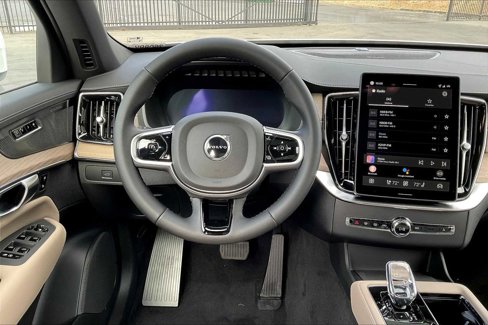 New 2026 Volvo XC90 B6 Plus w/ Protection Package Premier image 15
