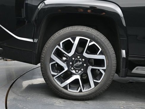 New 2025 Chevrolet Silverado EV RST image 12