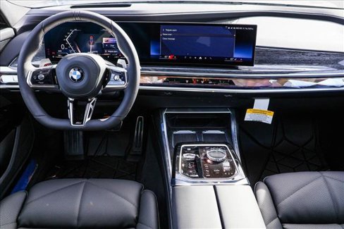 Used 2025 BMW 740i xDrive image 22