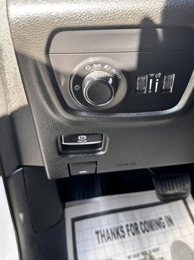 Used 2024 Jeep Grand Cherokee L Laredo image 29