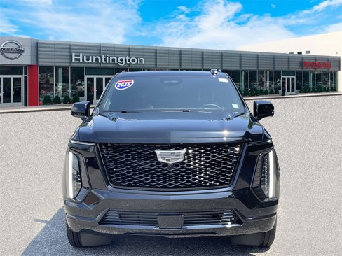 Used 2025 Cadillac Escalade Sport Platinum w/ LPO, ONYX Package image 2