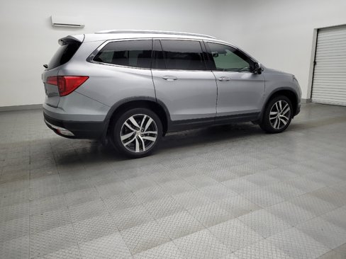 Used 2017 Honda Pilot Touring image 10