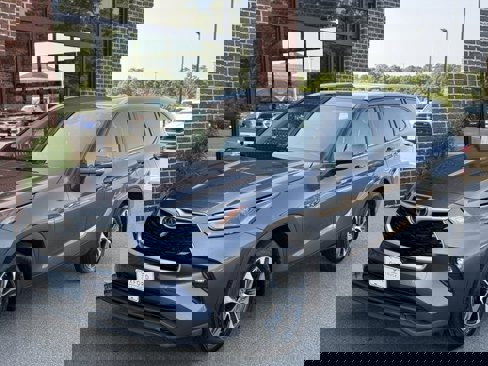 Used 2022 Toyota Highlander XLE image 1