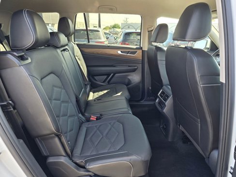 Used 2024 Volkswagen Atlas SE image 14