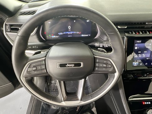 Used 2023 Jeep Grand Cherokee Altitude image 11