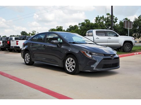 Used 2023 Toyota Corolla LE image 2
