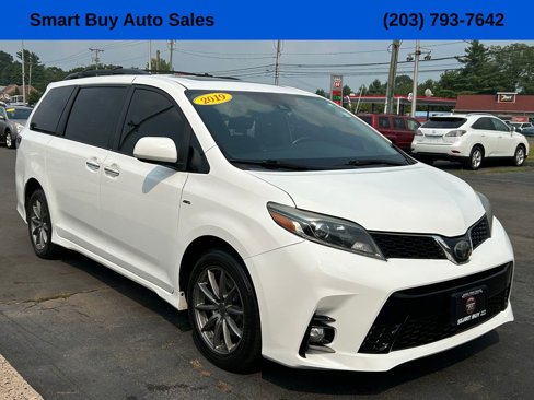 Used 2019 Toyota Sienna SE image 4