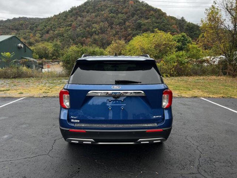 Used 2022 Ford Explorer XLT w/ Equipment Group 202A image 6