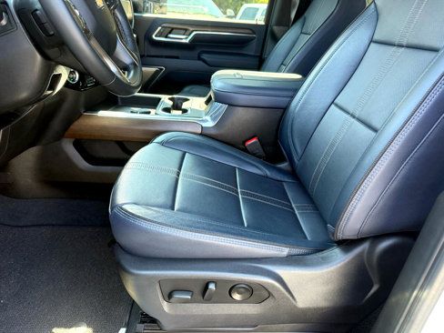 Used 2024 Chevrolet Silverado 3500 High Country w/ Technology Package image 11