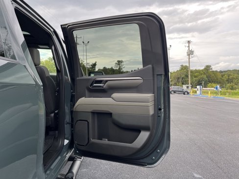 New 2026 Chevrolet Silverado 1500 ZR2 image 17