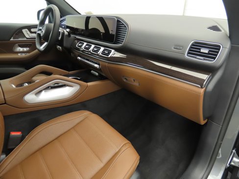 New 2026 Mercedes-Benz GLS 580 4MATIC image 19