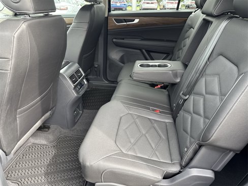 New 2025 Volkswagen Atlas SE image 28