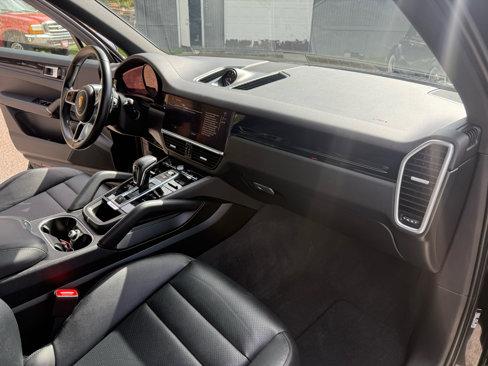 Used 2023 Porsche Cayenne image 16