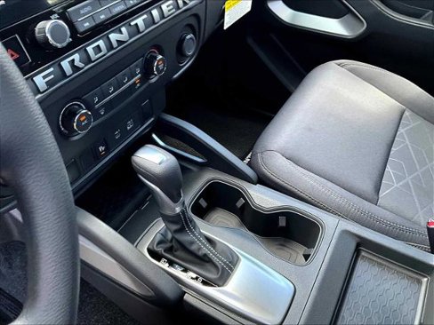 Certified 2025 Nissan Frontier SV image 20