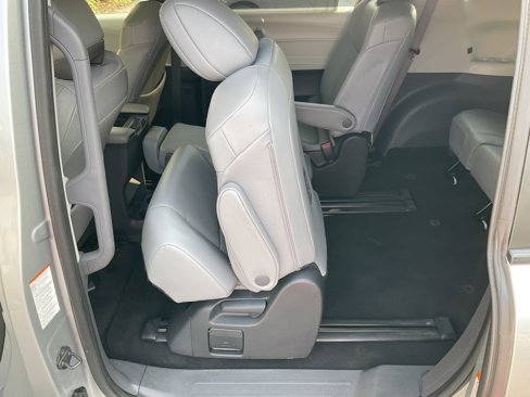 Used 2024 Toyota Sienna XLE image 33