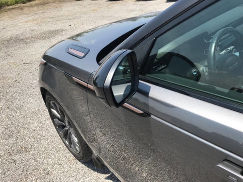 Used 2018 Land Rover Range Rover Velar R-Dynamic SE image 20
