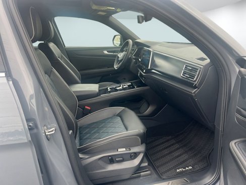 Used 2025 Volkswagen Atlas Cross Sport SEL Premium R-Line image 27