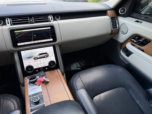 Used 2020 Land Rover Range Rover HSE image 24