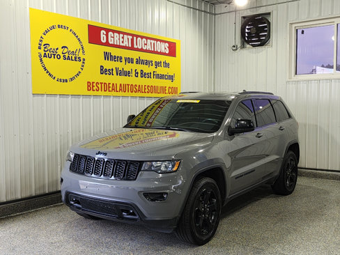Used 2020 Jeep Grand Cherokee Laredo image 1
